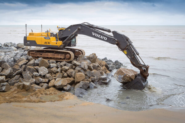Construction-Machans-Beach-Seawall-Copyright-Seen-Australia-Excavator-001